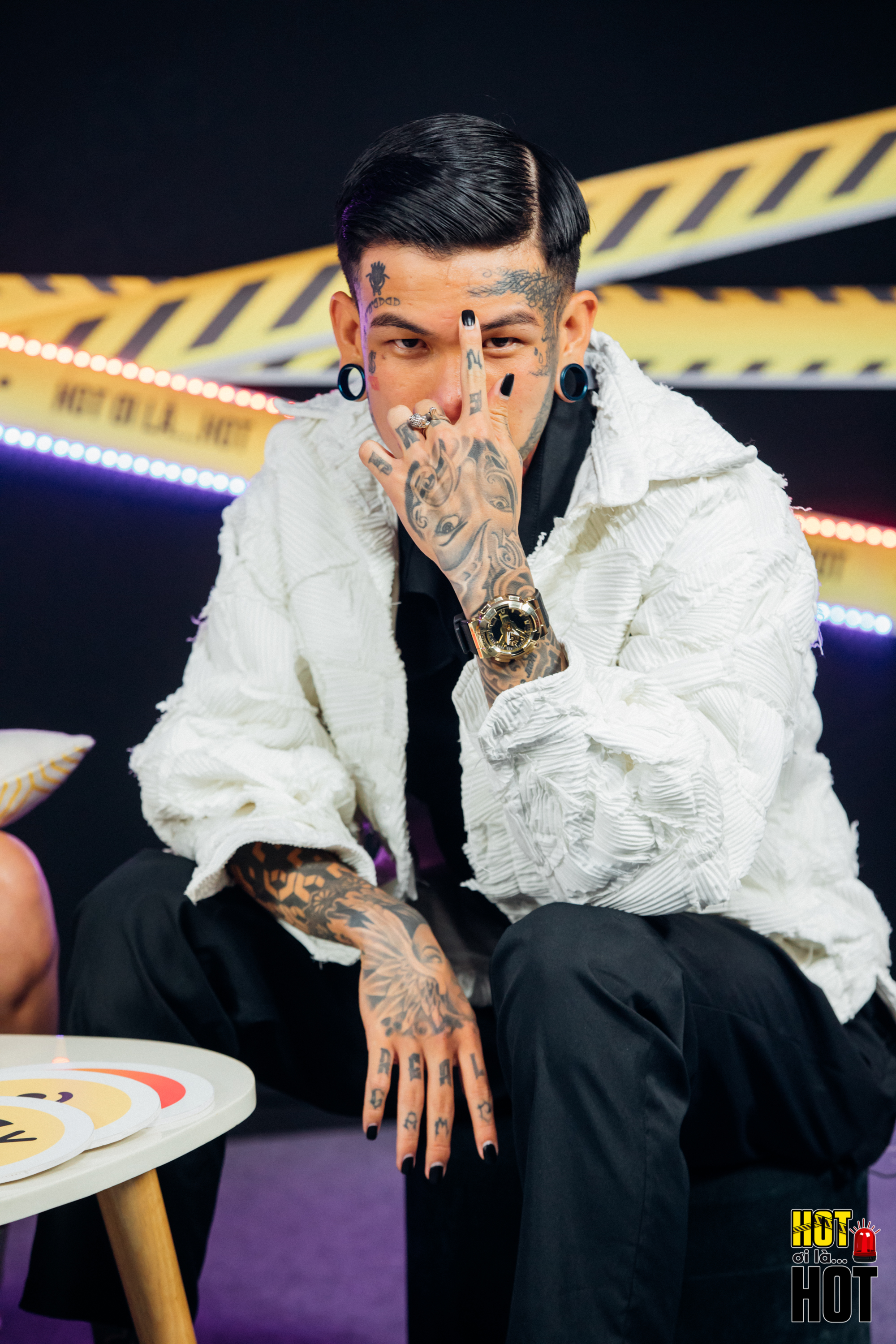 Dế Choắt hé lộ hình xăm đôi với Wowy, bật mí câu nói của Trấn Thành giúp có thêm động lực thi Rap Việt - Ảnh 8. Dế Choắt hé lộ hình xăm đôi với Wowy, bật mí câu nói của Trấn Thành giúp có thêm động lực thi Rap Việt - Ảnh 8.