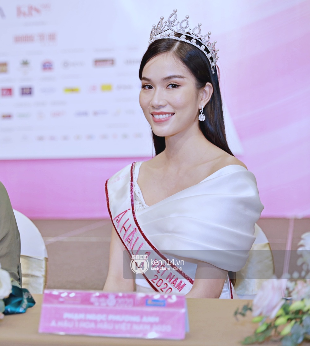 Bộ ảnh đọ sắc nét căng đầu tiên của Top 3 Hoa Hậu Việt Nam 2020: Tân Hoa hậu Đỗ Thị Hà bất ngờ bị Á hậu 2 Ngọc Thảo giật spotlight! - Ảnh 10. Bộ ảnh đọ sắc nét căng đầu tiên của Top 3 Hoa Hậu Việt Nam 2020: Tân Hoa hậu Đỗ Thị Hà bất ngờ bị Á hậu 2 Ngọc Thảo giật spotlight! - Ảnh 10.