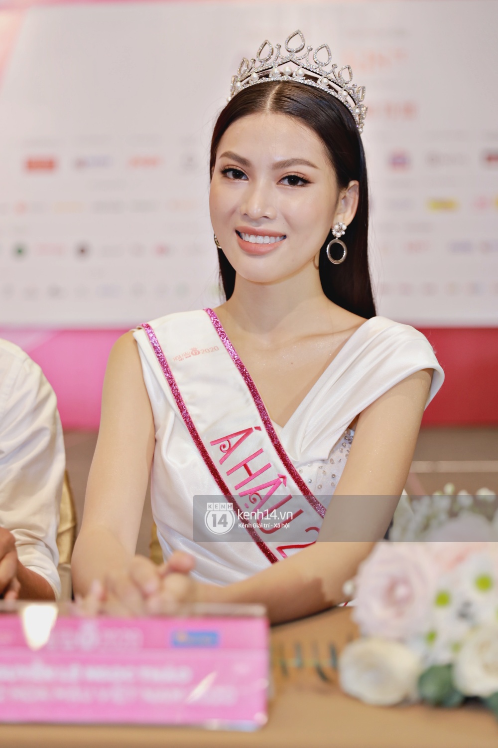 Bộ ảnh đọ sắc nét căng đầu tiên của Top 3 Hoa Hậu Việt Nam 2020: Tân Hoa hậu Đỗ Thị Hà bất ngờ bị Á hậu 2 Ngọc Thảo giật spotlight! - Ảnh 7. Bộ ảnh đọ sắc nét căng đầu tiên của Top 3 Hoa Hậu Việt Nam 2020: Tân Hoa hậu Đỗ Thị Hà bất ngờ bị Á hậu 2 Ngọc Thảo giật spotlight! - Ảnh 7.