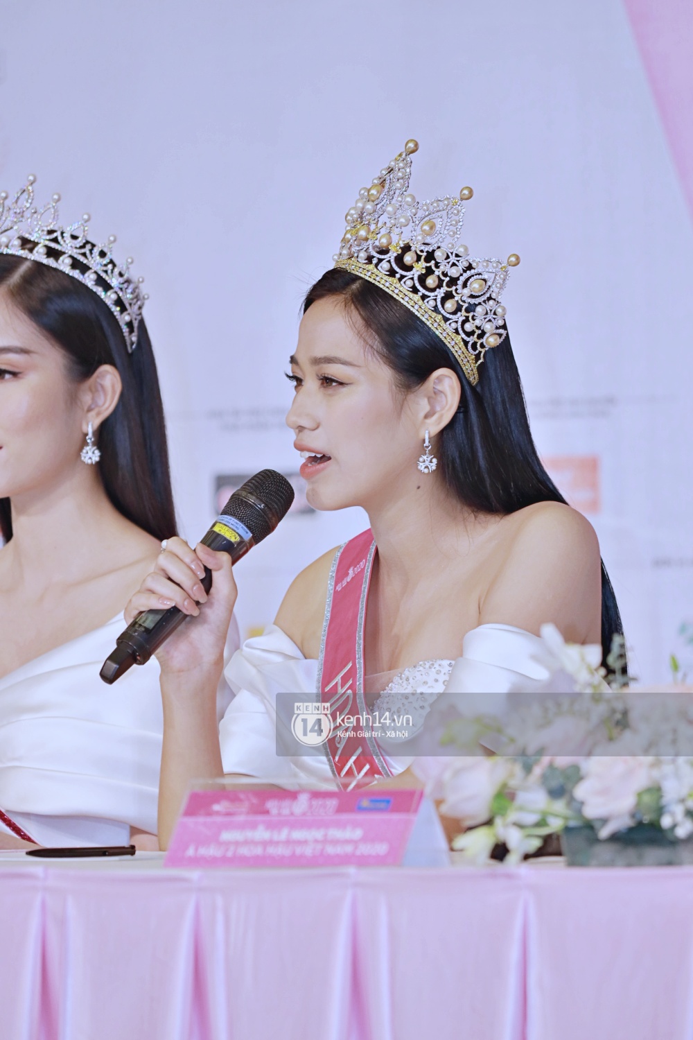 Bộ ảnh đọ sắc nét căng đầu tiên của Top 3 Hoa Hậu Việt Nam 2020: Tân Hoa hậu Đỗ Thị Hà bất ngờ bị Á hậu 2 Ngọc Thảo giật spotlight! - Ảnh 6. Bộ ảnh đọ sắc nét căng đầu tiên của Top 3 Hoa Hậu Việt Nam 2020: Tân Hoa hậu Đỗ Thị Hà bất ngờ bị Á hậu 2 Ngọc Thảo giật spotlight! - Ảnh 6.