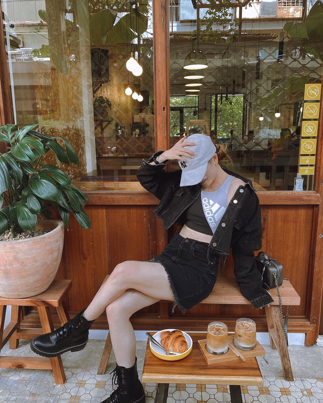 Instagram look của sao Việt tuần qua: Chi Pu - Châu Bùi diện bikini rất “chiến”, Lan Ngọc - Tiểu Vy đọ sắc với váy đen - Ảnh 10. Instagram look của sao Việt tuần qua: Chi Pu - Châu Bùi diện bikini rất “chiến”, Lan Ngọc - Tiểu Vy đọ sắc với váy đen - Ảnh 10.