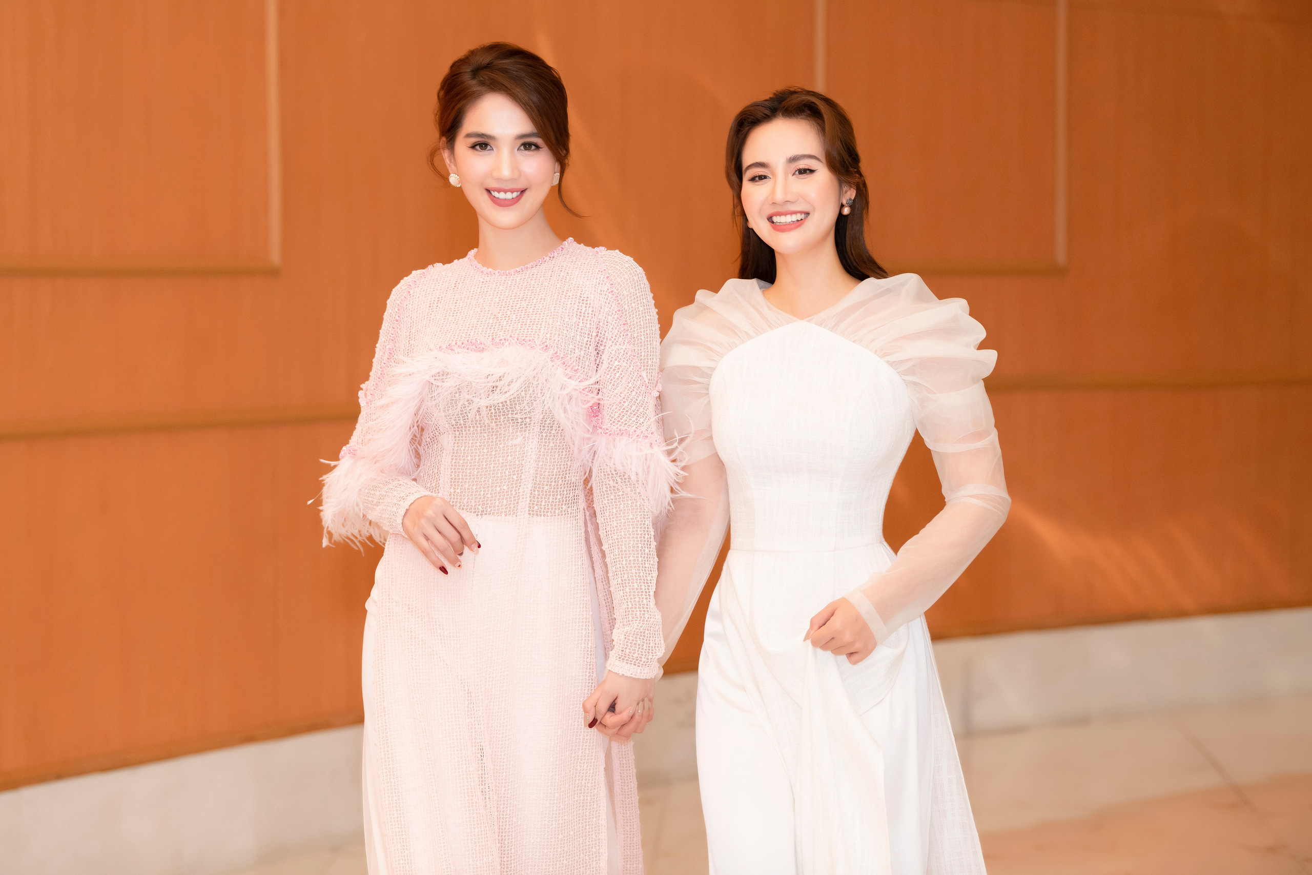 Huong Giang first attended the event after the drama with the antifan, revealing a different spirit at 180 degrees from Ngoc Trinh - Huyen Lizzie - Photo 4.