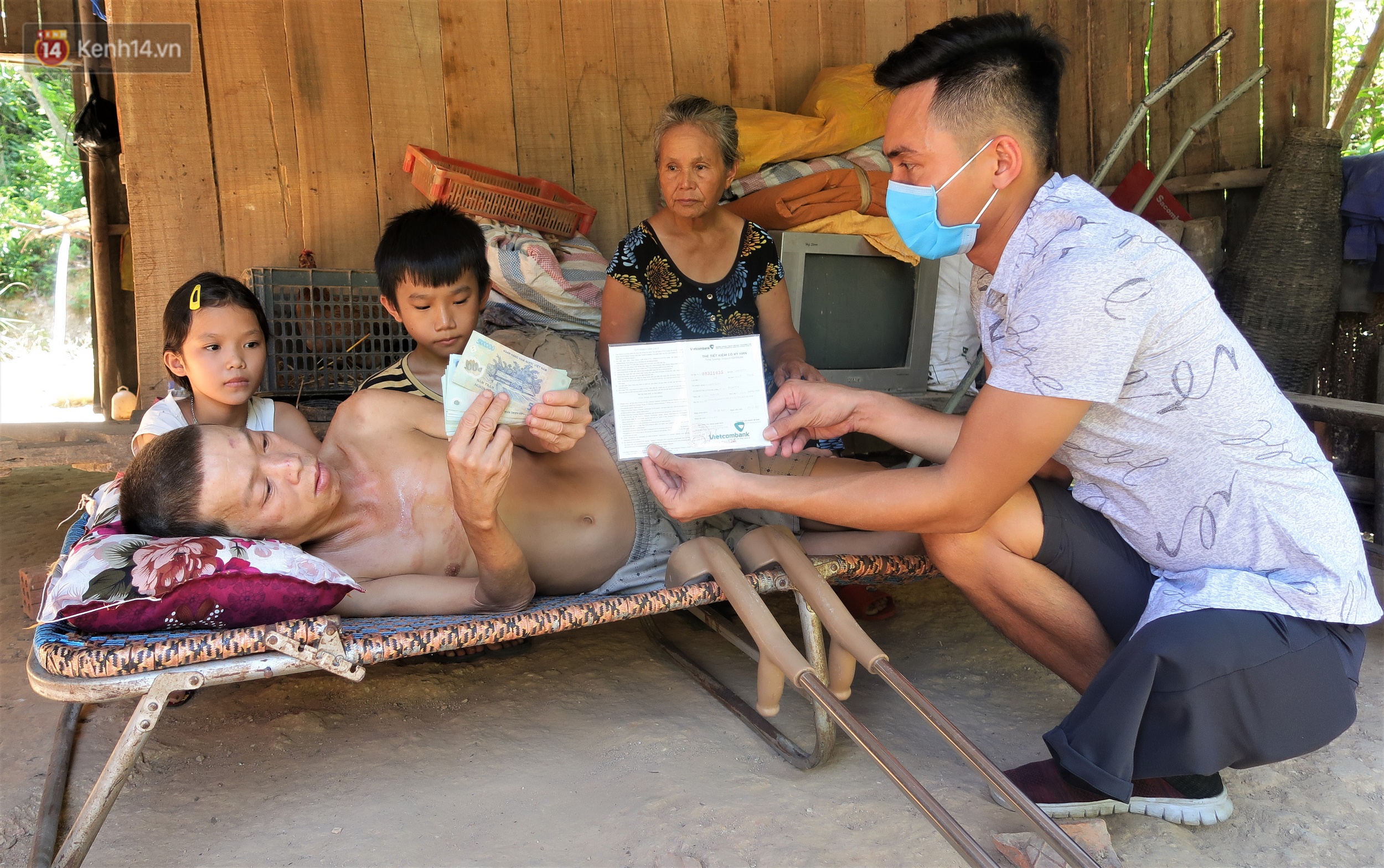 Thánh một chân&quot; Lương Phi: Từ cậu bé bị gã tâm thần chém mất chân đến hành trình trở thành YouTuber tử tế