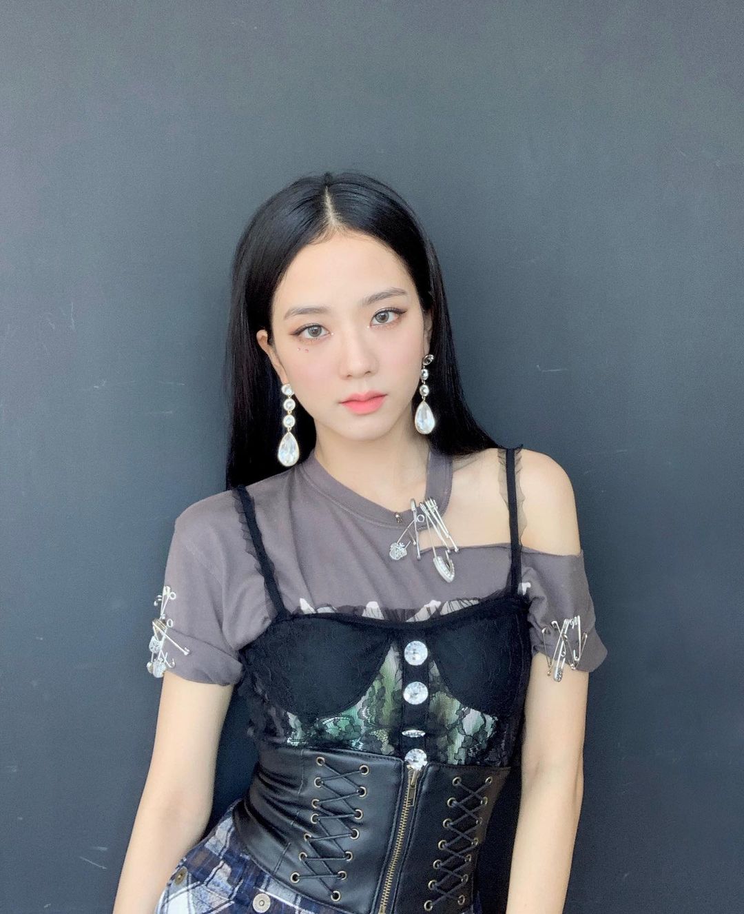 5 c&aacute;ch tạo kiểu t&oacute;c thẳng tưng si&ecirc;u sang chảnh qu&yacute; tộc, ngắm rồi muốn đi &eacute;p t&oacute;c ngay v&agrave; lu&ocirc;n - Ảnh 16.