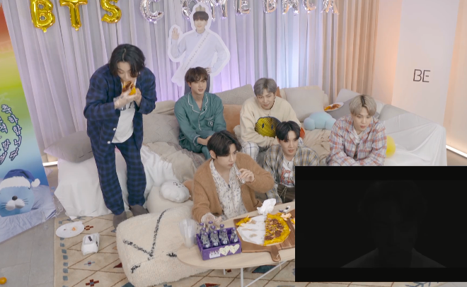 Chỉ có thể là Jungkook (BTS): Các anh lớn mải livestream, em út vàng thản nhiên ngồi đánh chén pizza mặc kệ thế giới - Ảnh 9.