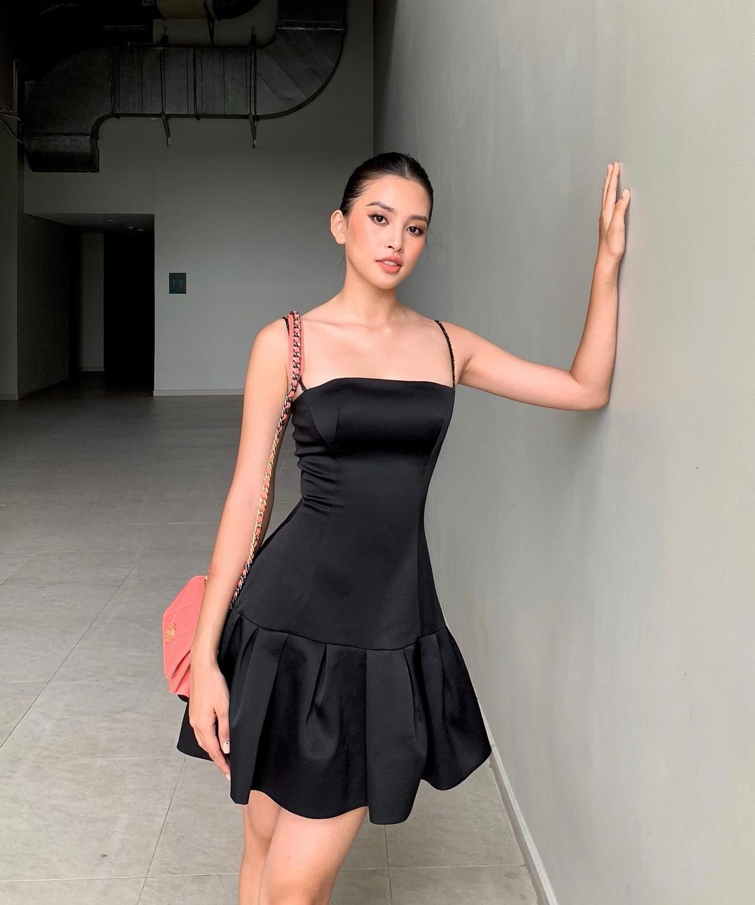 Instagram look của sao Việt tuần qua: Chi Pu - Châu Bùi diện bikini rất “chiến”, Lan Ngọc - Tiểu Vy đọ sắc với váy đen - Ảnh 3. Instagram look của sao Việt tuần qua: Chi Pu - Châu Bùi diện bikini rất “chiến”, Lan Ngọc - Tiểu Vy đọ sắc với váy đen - Ảnh 3.