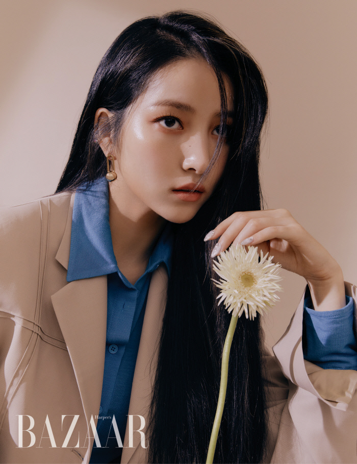 GFRIEND lột xác táo bạo trên tạp chí: Nữ idol xấu nhất lịch sử nhận không ra vì lột xác hút hồn, Yerin e ấp vòng 1 xịt máu mũi - Ảnh 6. GFRIEND lột xác táo bạo trên tạp chí: Nữ idol xấu nhất lịch sử nhận không ra vì lột xác hút hồn, Yerin e ấp vòng 1 xịt máu mũi - Ảnh 6.