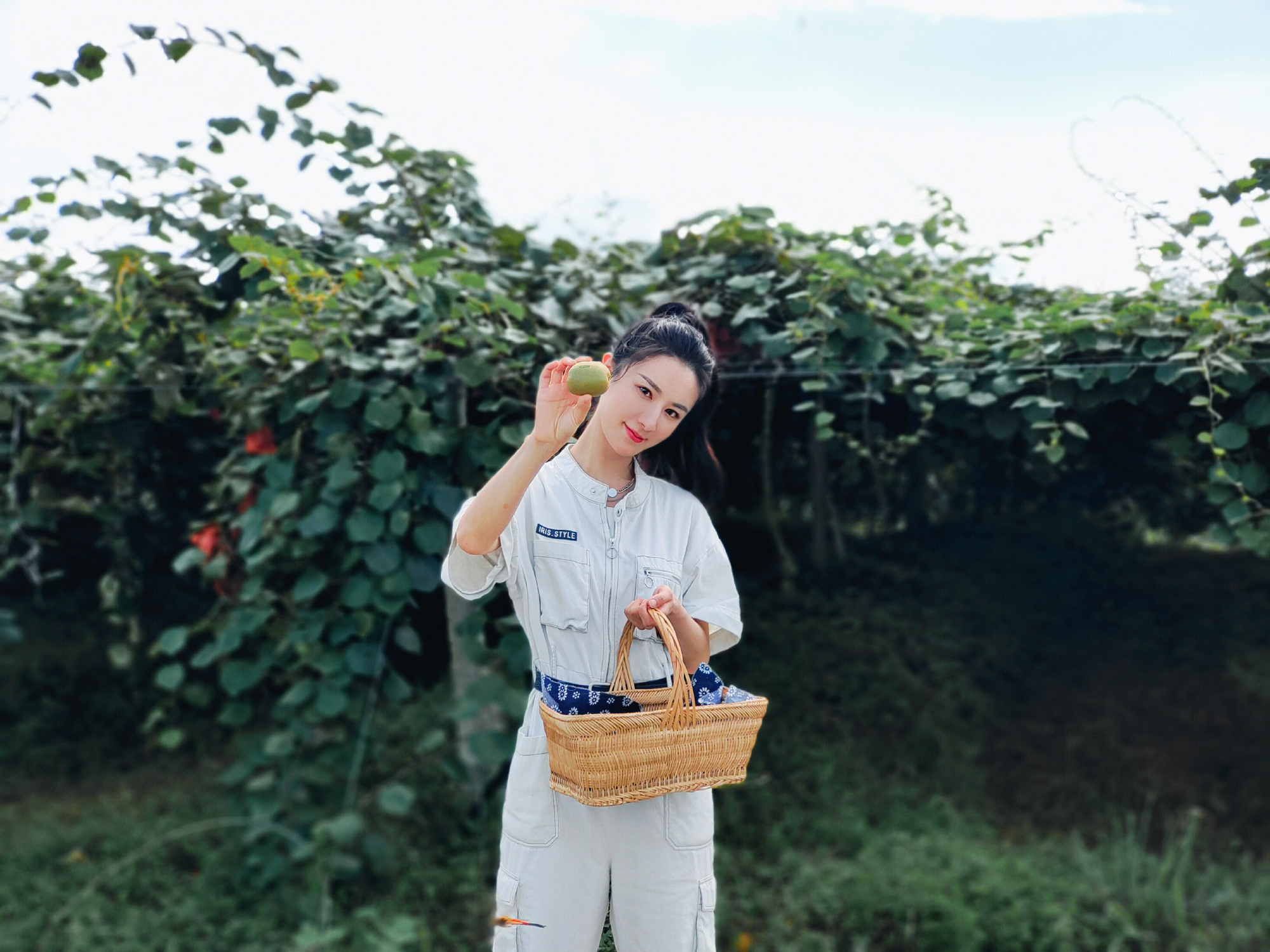 Kiếm hơn nghìn tỷ chỉ sau 7 tiếng, bí quyết nào giúp nữ hoàng livestream xứ Trung từ chủ shop thời trang vô danh trở thành triệu phú? - Ảnh 11. Kiếm hơn nghìn tỷ chỉ sau 7 tiếng, bí quyết nào giúp nữ hoàng livestream xứ Trung từ chủ shop thời trang vô danh trở thành triệu phú? - Ảnh 11.