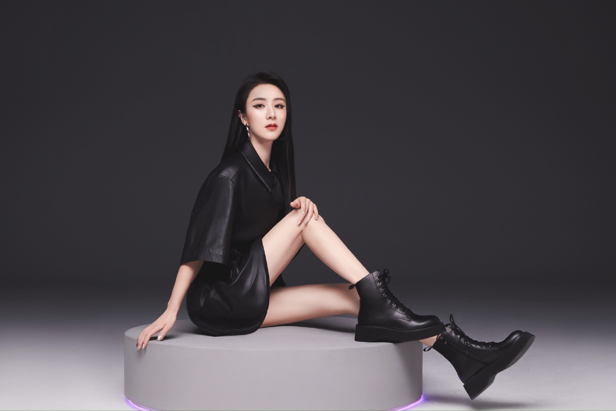 Kiếm hơn nghìn tỷ chỉ sau 7 tiếng, bí quyết nào giúp nữ hoàng livestream xứ Trung từ chủ shop thời trang vô danh trở thành triệu phú? - Ảnh 7. Kiếm hơn nghìn tỷ chỉ sau 7 tiếng, bí quyết nào giúp nữ hoàng livestream xứ Trung từ chủ shop thời trang vô danh trở thành triệu phú? - Ảnh 7.