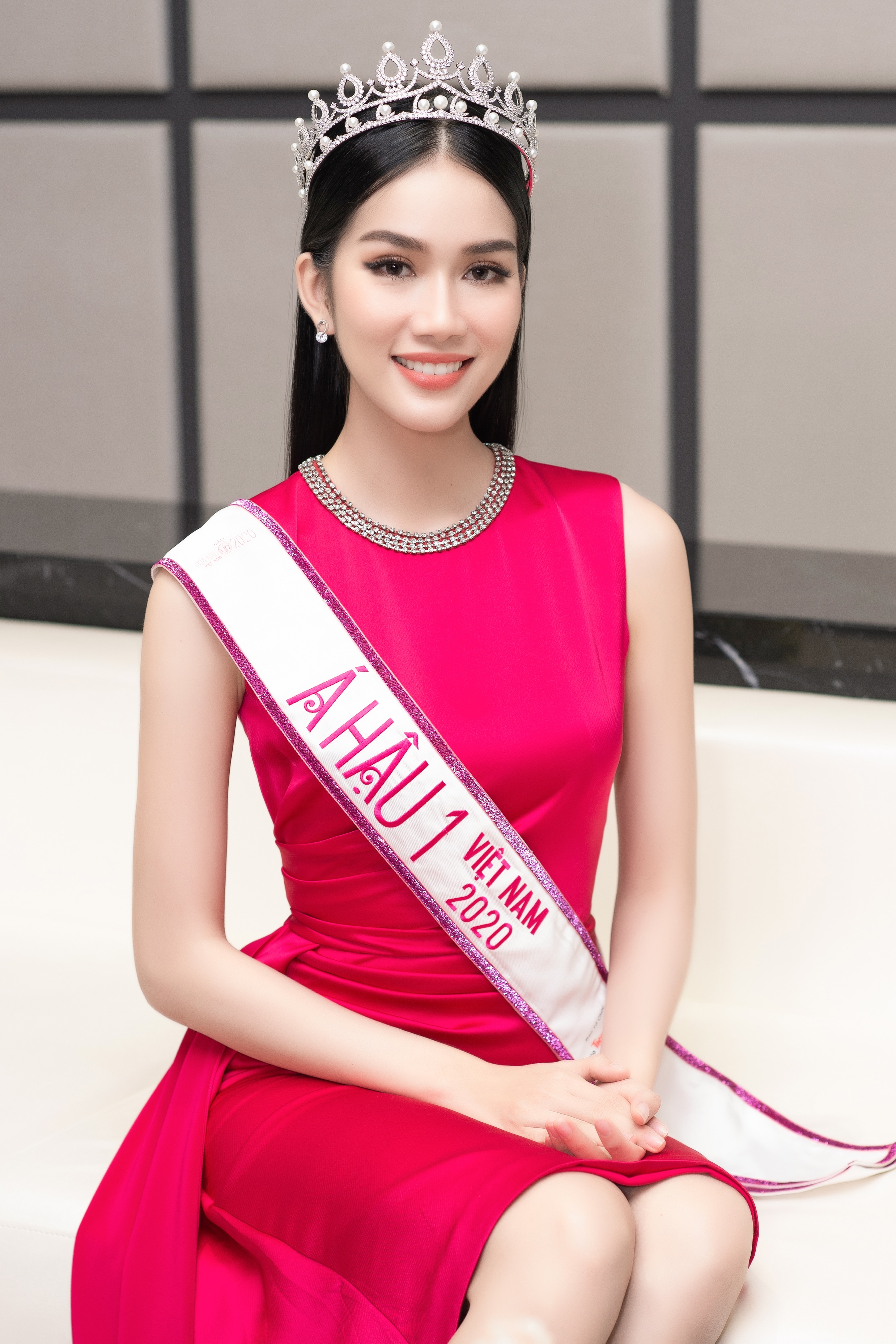 HOT: First runner-up Phuong Anh was crowned at the top of the international beauty fan rankings, the media director Miss International praised him!  - Photo 4.