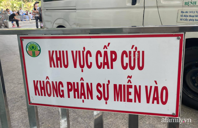 Đau xót lời kể bà ngoại bé gái 3 tuổi nghi bị mẹ đẻ bạo hành chấn thương sọ não: Bị đánh vì để phân dính vào dép? - Ảnh 3.