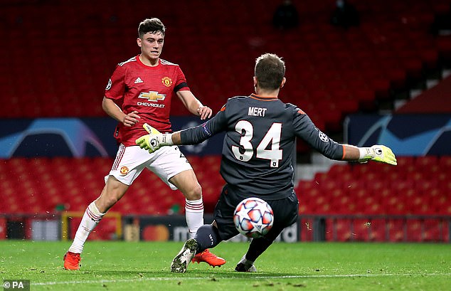 Bruno Fernandes lập cú đúp giúp MU thắng 4-1 ở Champions League - Ảnh 7.