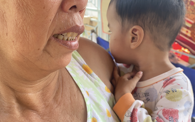 Tragically, the grandmother, a 3-year-old girl, suspected of having been abused by her mother, head trauma: Was she beaten for leaving feces in her sandals?  Photo 8.