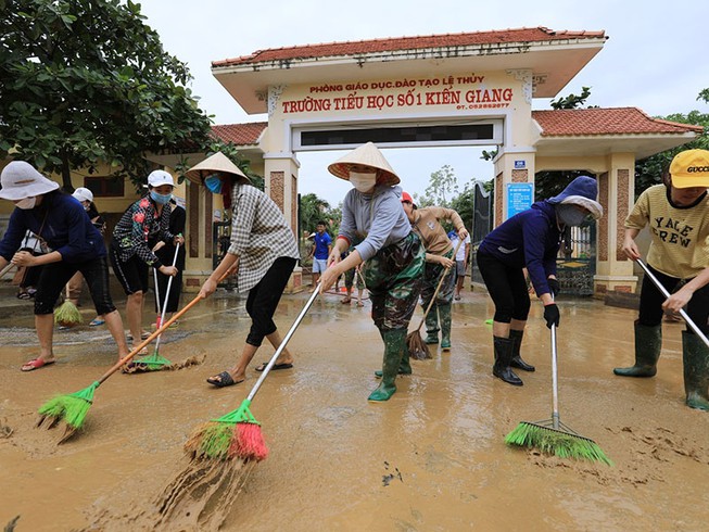 Hỗ trợ 670 tỷ đồng cho các địa phương khắc phục hậu quả bão, lũ - Ảnh 1.