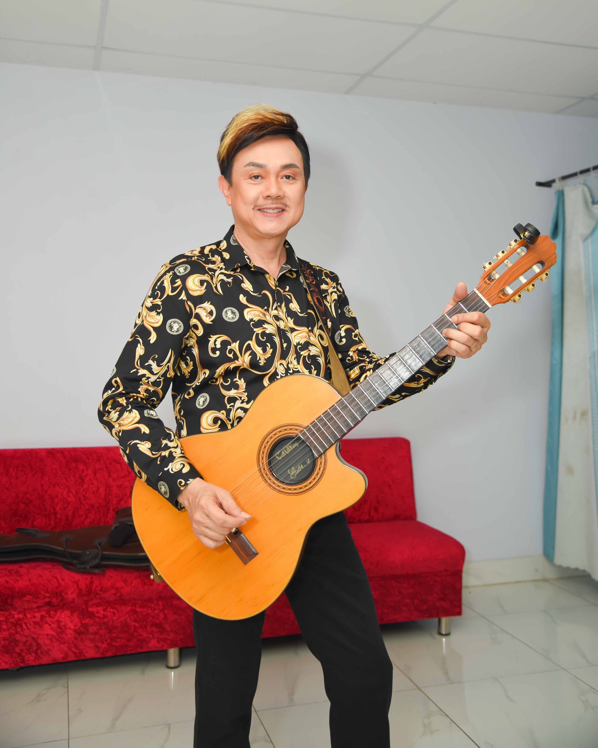 Không phải lần đầu cover nhưng Em Gì Ơi phiên bản Chí Tài vẫn làm netizen choáng vì quá ngầu, đúng là bài tủ có khác! - Ảnh 4. Không phải lần đầu cover nhưng Em Gì Ơi phiên bản Chí Tài vẫn làm netizen choáng vì quá ngầu, đúng là bài tủ có khác! - Ảnh 4.