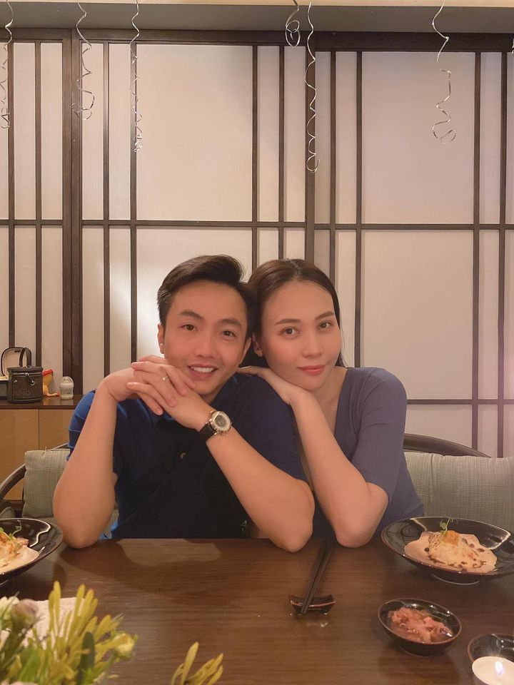 Cuong Do La posted a photo of the whole family celebrating Dam Thu Trang's birthday, Subeo's action with his stepmother in the spotlight - Photo 2.