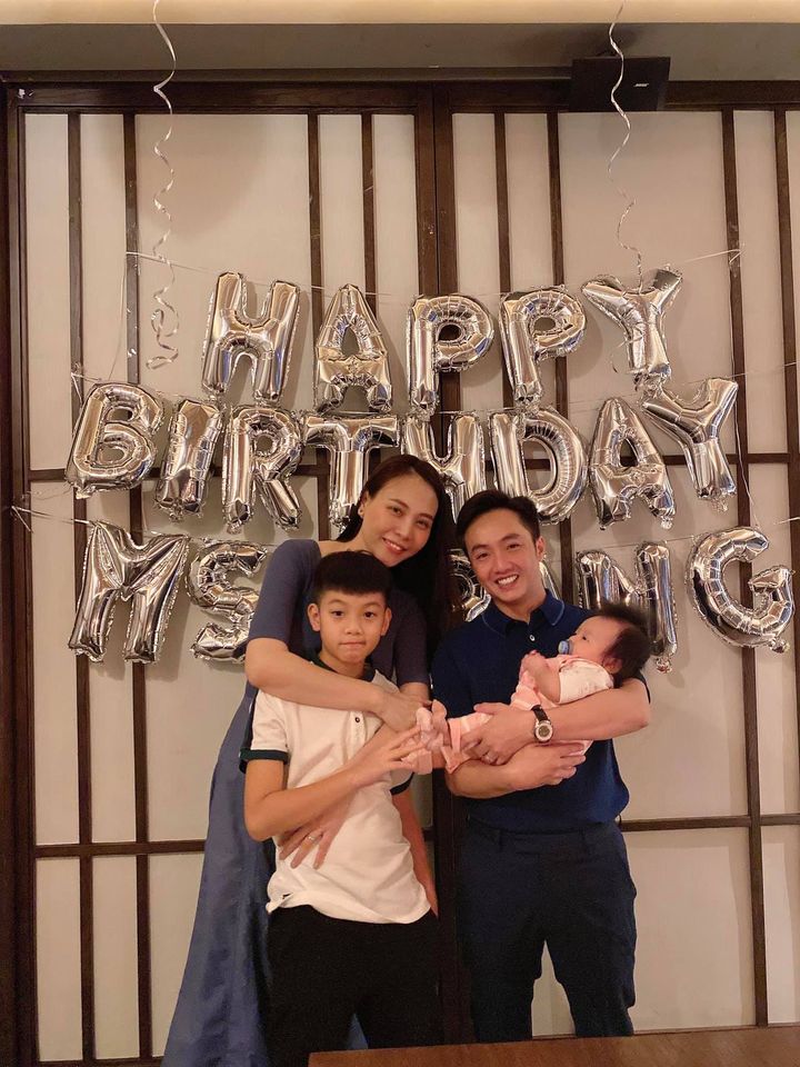 Cuong Do La posted a photo of the whole family celebrating Dam Thu Trang's birthday, Subeo's action with his stepmother in the spotlight - Photo 3.