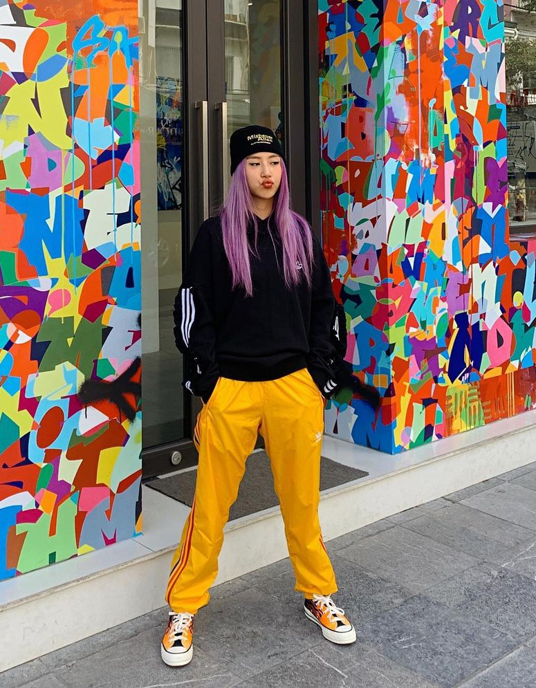 Instagram look của sao Việt tuần qua: Chi Pu “quẩy” skinny jeans ít ai mặc, Quỳnh Kool diện đồ lộ dây áo lót - Ảnh 2. Instagram look của sao Việt tuần qua: Chi Pu “quẩy” skinny jeans ít ai mặc, Quỳnh Kool diện đồ lộ dây áo lót - Ảnh 2.