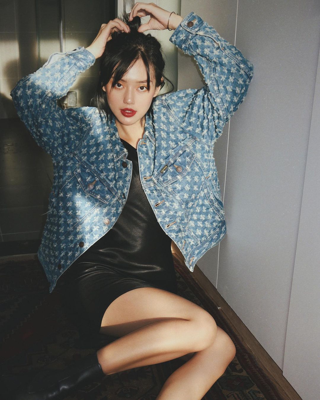 Instagram look của sao Việt tuần qua: Chi Pu “quẩy” skinny jeans ít ai mặc, Quỳnh Kool diện đồ lộ dây áo lót - Ảnh 9. Instagram look của sao Việt tuần qua: Chi Pu “quẩy” skinny jeans ít ai mặc, Quỳnh Kool diện đồ lộ dây áo lót - Ảnh 9.