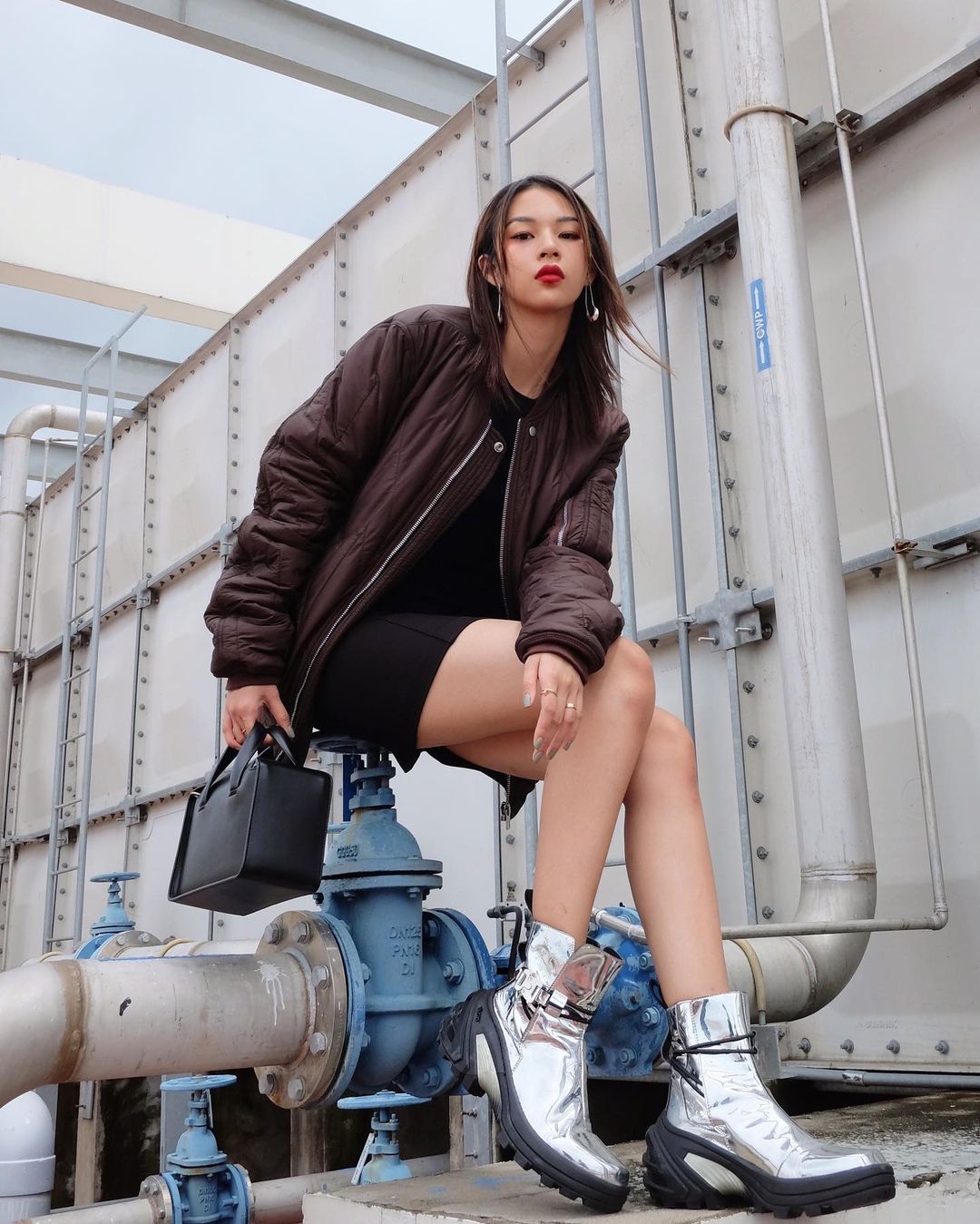 Instagram look của sao Việt tuần qua: Chi Pu “quẩy” skinny jeans ít ai mặc, Quỳnh Kool diện đồ lộ dây áo lót - Ảnh 8. Instagram look của sao Việt tuần qua: Chi Pu “quẩy” skinny jeans ít ai mặc, Quỳnh Kool diện đồ lộ dây áo lót - Ảnh 8.