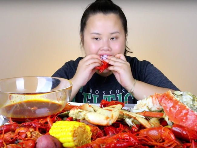 Phía sau trào lưu Mukbang: Ăn tươi nuốt sống động vật cho người khác xem, kiếm bộn tiền từ hành động man rợ rồi tự hủy hoại bản thân liệu có đáng? - Ảnh 8.