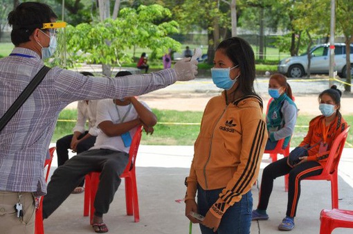 Campuchia xét nghiệm 4.000 người liên quan đến các ca nhiễm COVID-19 - Ảnh 1.