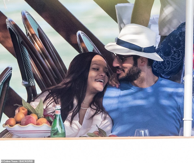 Hollywood thêm cặp từ friendzone hoá tình nhân: Nữ hoàng kem trộn Rihanna hẹn hò rapper đình đám sau 7 năm làm bạn? - Ảnh 7.