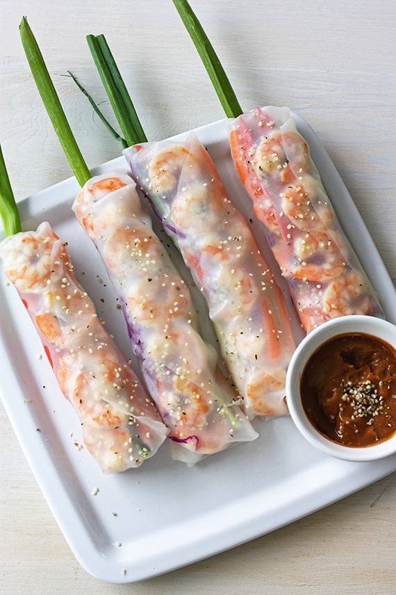 Hoá ra từ đó đến giờ chúng ta đã làm gỏi cuốn sai cách, xem người ta làm mà phải thốt lên: Thật quá ngu ngốc! - Ảnh 1.