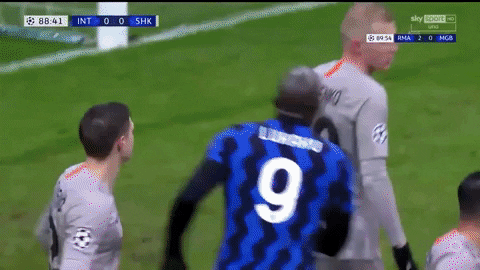 Inter Milan bị loại tức anh ách vì tình huống đứng vị trí hết sức vô duyên của nghệ sĩ hài Lukaku - Ảnh 1.