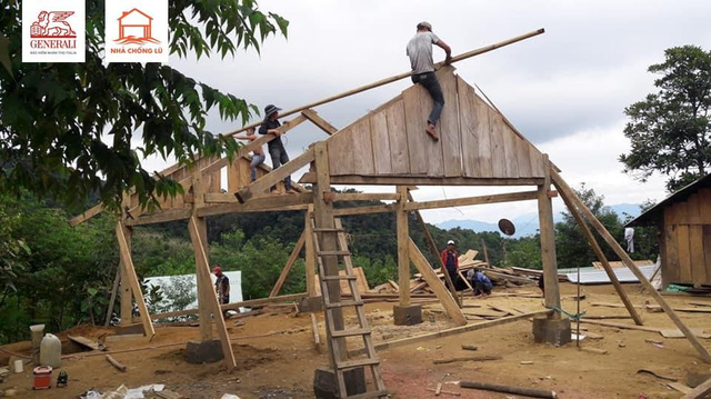 Hình ảnh giản dị mà ấm lòng những ngày sau lũ: Nụ cười lạc quan, tinh thần nhường nhịn và nghị lực kiên cường - Ảnh 12.