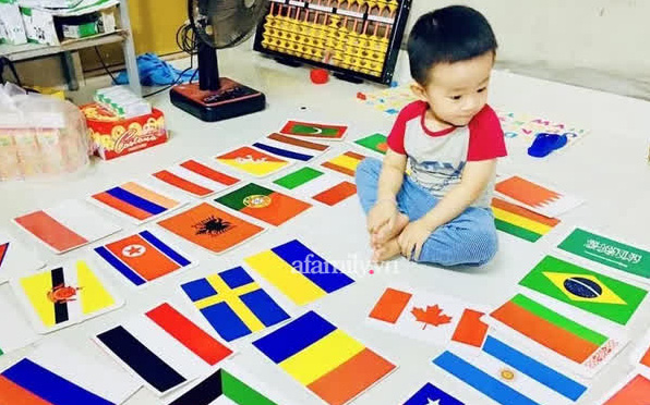 Cậu bé 3 tuổi nói tiếng Anh như gió, có trí nhớ kinh ngạc, bố tiết lộ bí quyết giúp con tự học phụ huynh nào cũng có thể làm theo