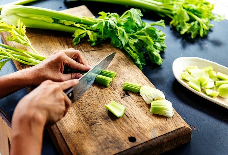 3 loại rau nên ăn thường xuyên để thúc đẩy quá trình chuyển hóa cholesterol và ngăn ngừa bệnh mỡ máu - Ảnh 2.