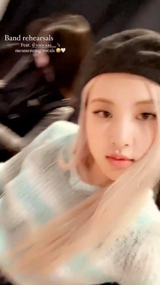 Rosé đăng clip tập band cùng Jisoo chuẩn bị cho concert online của BLACKPINK, fan đòi 2 vocal lập nhóm nhỏ ngay và luôn! - Ảnh 2.