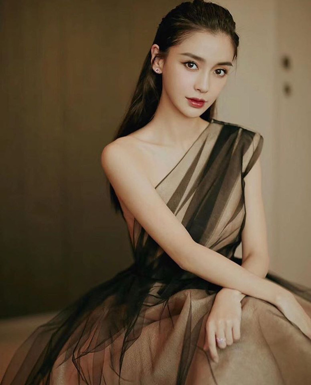 Yoona và Angela Baby xinh thật nhưng vẫn bị tiểu tam hot nhất màn ảnh Hàn lấn át khi đụng váy - Ảnh 6. Yoona và Angela Baby xinh thật nhưng vẫn bị tiểu tam hot nhất màn ảnh Hàn lấn át khi đụng váy - Ảnh 6.