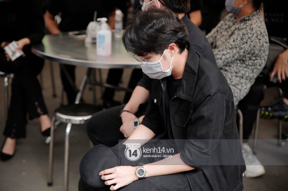 Toàn cảnh tang lễ cố NS Chí Tài: Cả showbiz đến nói lời tiễn biệt, trời đổ mưa trước giờ linh cữu chuyển ra sân bay về Mỹ - Ảnh 79.