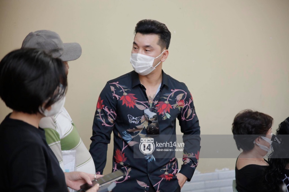 Toàn cảnh tang lễ cố NS Chí Tài: Cả showbiz đến nói lời tiễn biệt, trời đổ mưa trước giờ linh cữu chuyển ra sân bay về Mỹ - Ảnh 126.