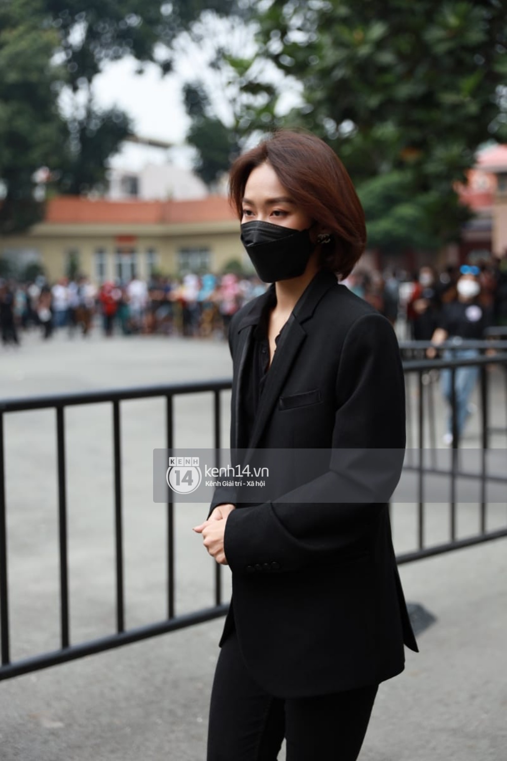 Toàn cảnh tang lễ cố NS Chí Tài: Cả showbiz đến nói lời tiễn biệt, trời đổ mưa trước giờ linh cữu chuyển ra sân bay về Mỹ - Ảnh 24.