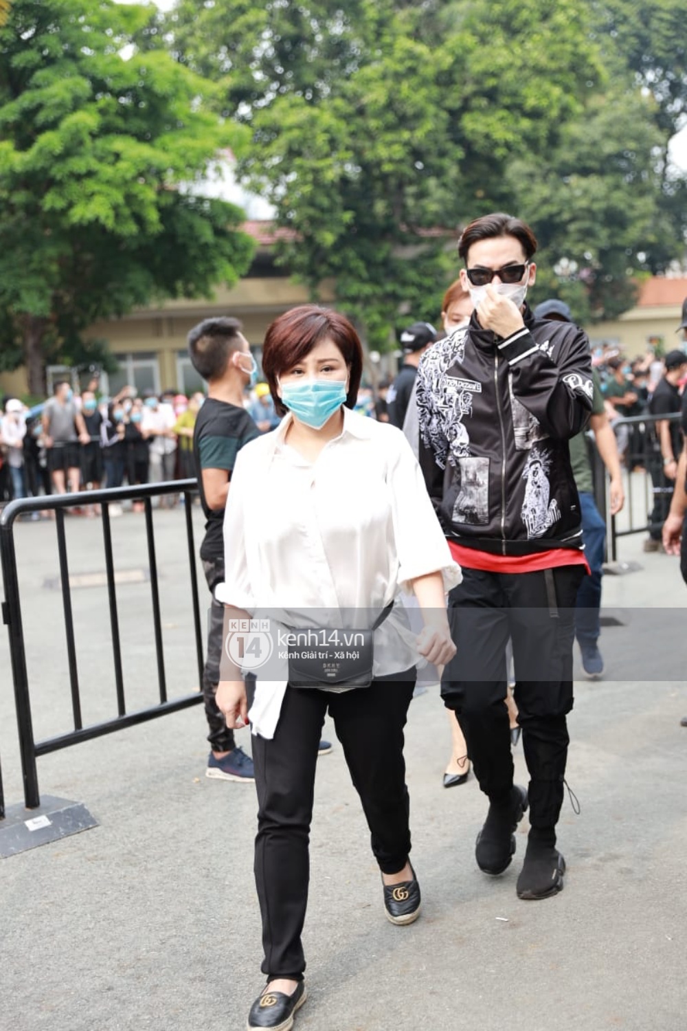 Toàn cảnh tang lễ cố NS Chí Tài: Cả showbiz đến nói lời tiễn biệt, trời đổ mưa trước giờ linh cữu chuyển ra sân bay về Mỹ - Ảnh 28.