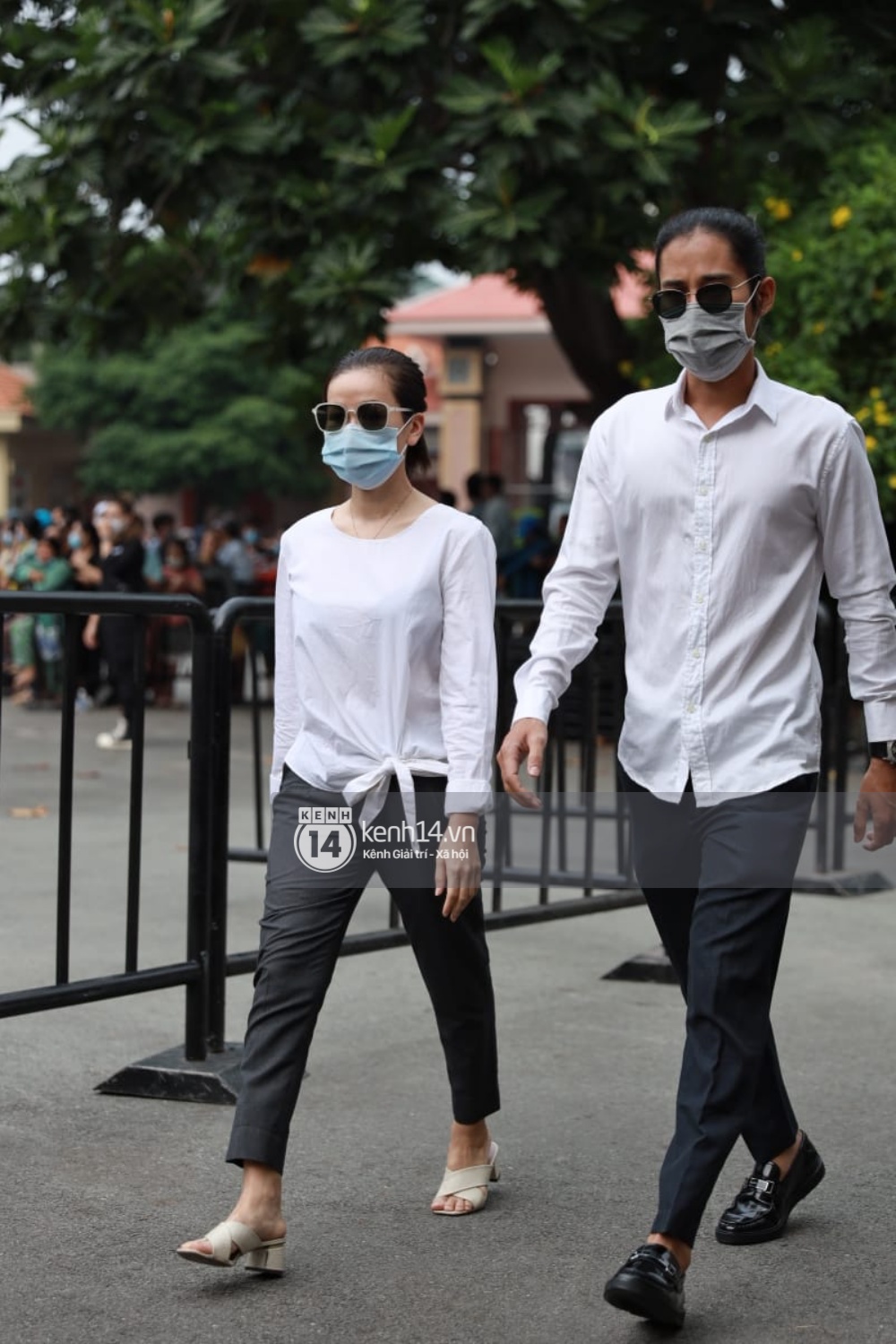 Toàn cảnh tang lễ cố NS Chí Tài: Cả showbiz đến nói lời tiễn biệt, trời đổ mưa trước giờ linh cữu chuyển ra sân bay về Mỹ - Ảnh 25.