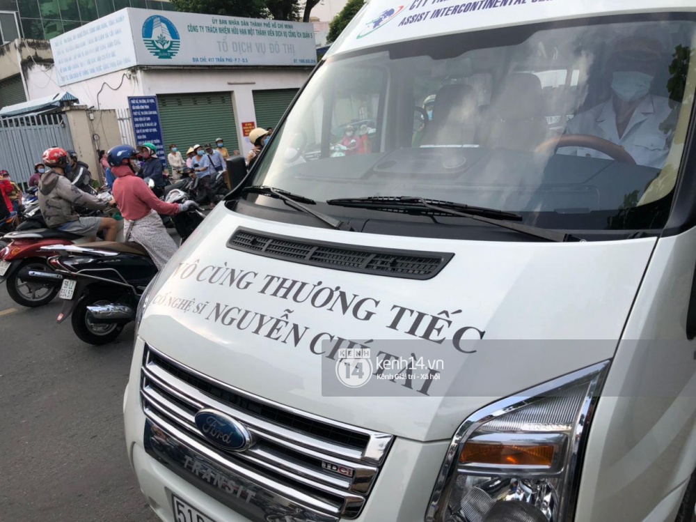Toàn cảnh tang lễ cố NS Chí Tài: Cả showbiz đến nói lời tiễn biệt, trời đổ mưa trước giờ linh cữu chuyển ra sân bay về Mỹ - Ảnh 123.