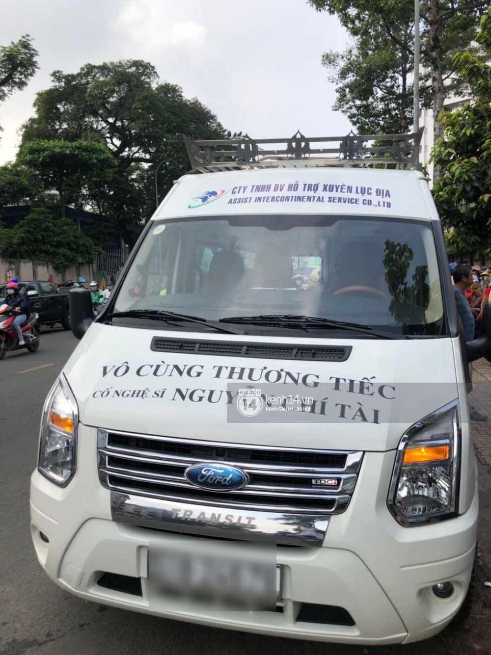 Toàn cảnh tang lễ cố NS Chí Tài: Cả showbiz đến nói lời tiễn biệt, trời đổ mưa trước giờ linh cữu chuyển ra sân bay về Mỹ - Ảnh 122.