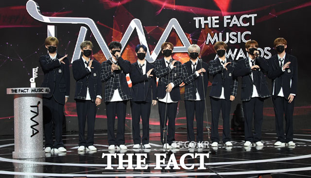 The Fact Music Awards 2020 Blackpink : V S Black Hair At The The Fact