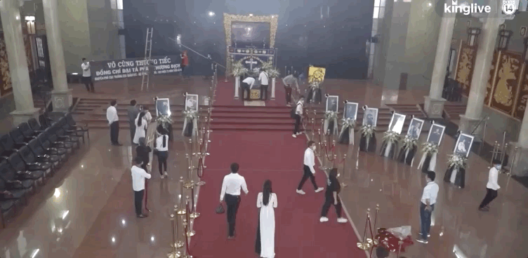 Toàn cảnh tang lễ cố NS Chí Tài: Cả showbiz đến nói lời tiễn biệt, trời đổ mưa trước giờ linh cữu chuyển ra sân bay về Mỹ - Ảnh 93.