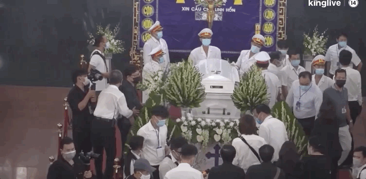 Toàn cảnh tang lễ cố NS Chí Tài: Cả showbiz đến nói lời tiễn biệt, trời đổ mưa trước giờ linh cữu chuyển ra sân bay về Mỹ - Ảnh 94.