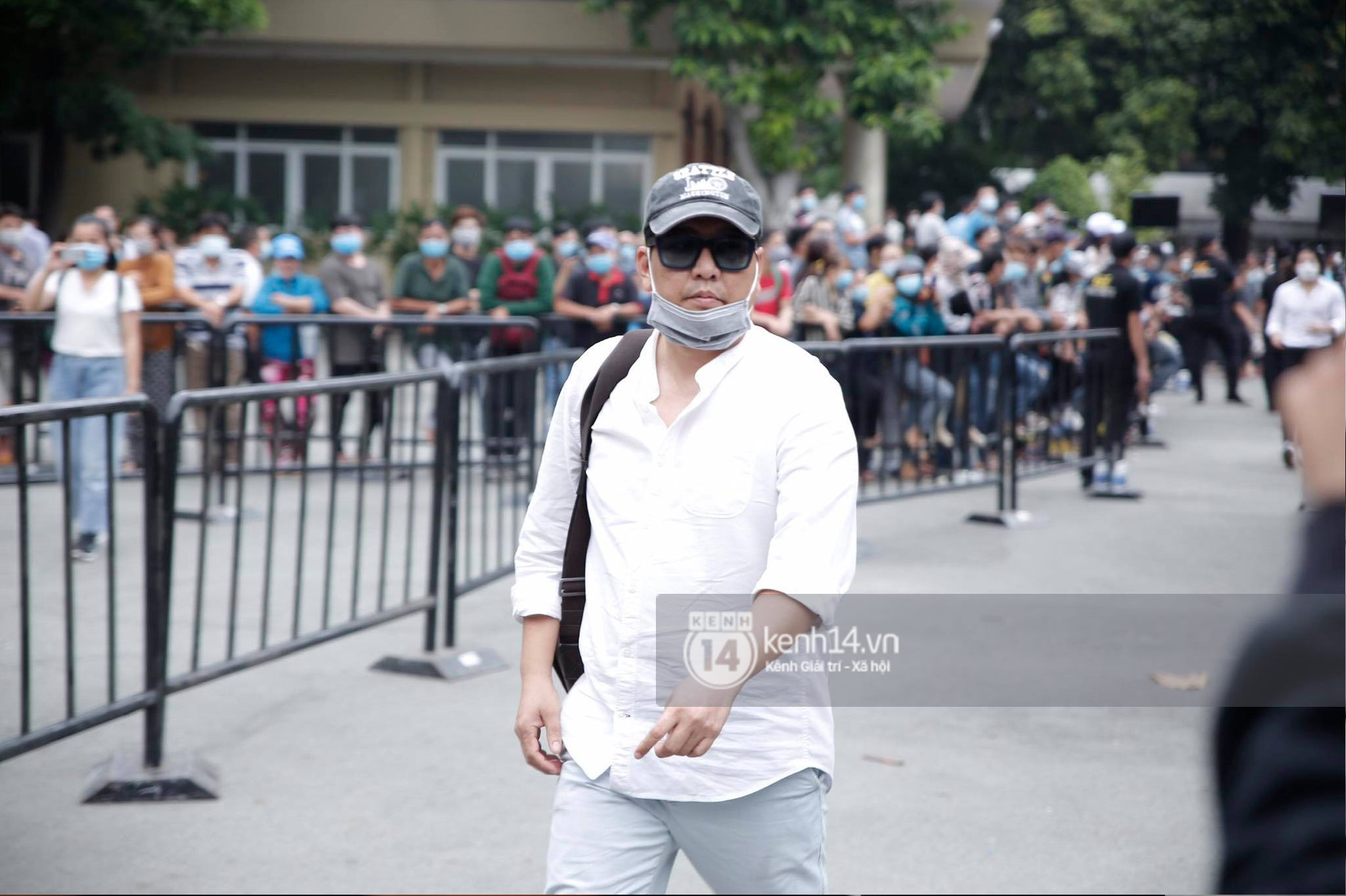 Toàn cảnh tang lễ cố NS Chí Tài: Cả showbiz đến nói lời tiễn biệt, trời đổ mưa trước giờ linh cữu chuyển ra sân bay về Mỹ - Ảnh 39.