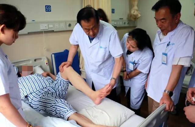 Một phụ nữ bị liệt nửa người sau cơn nhồi máu não: 2 hành động đừng nên làm sau bữa ăn nếu không muốn bị trúng lời nguyền - Ảnh 1.