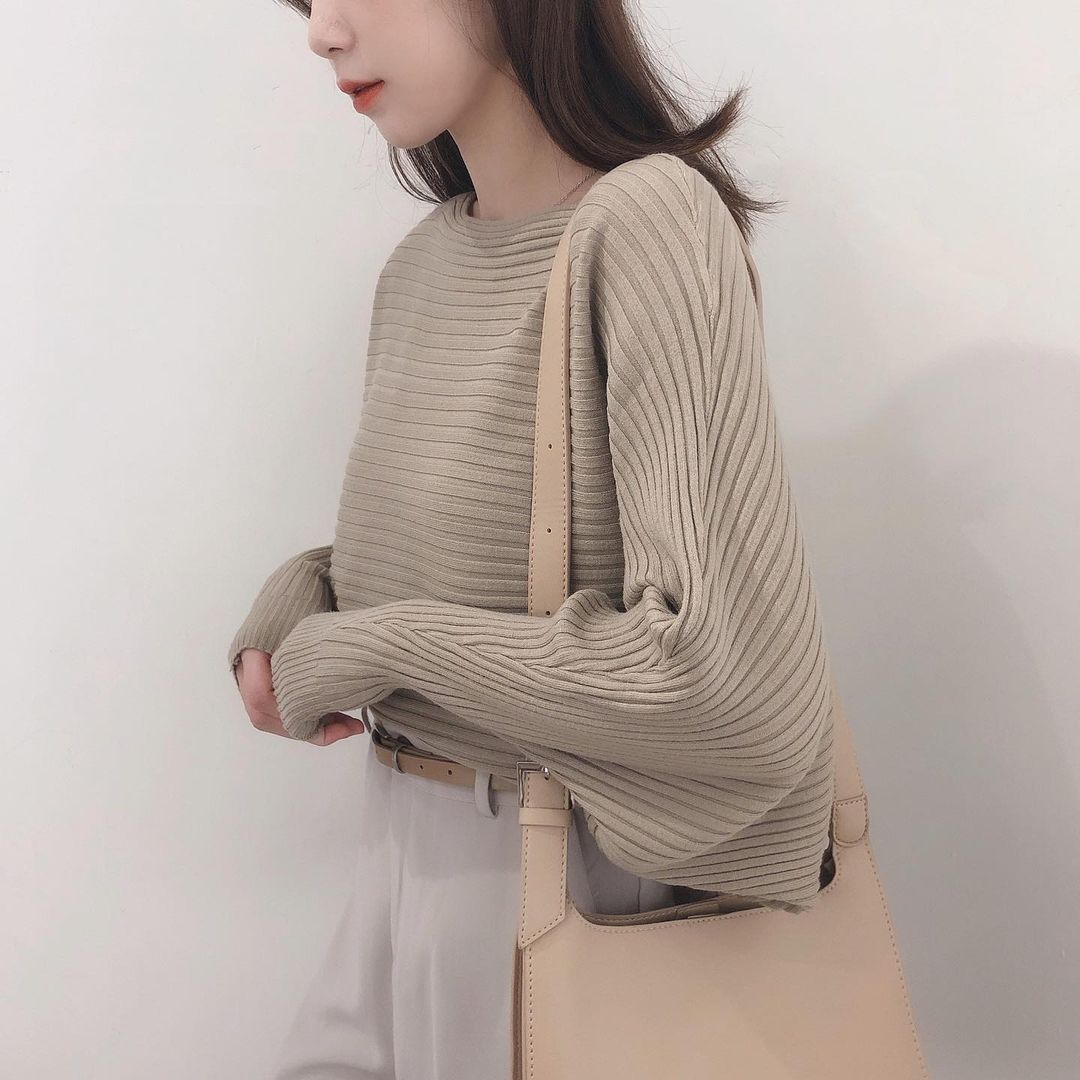 Tips chọn áo len cho ngày đông nhiệt độ thất thường: Chọn mặc đúng sẽ giúp bạn được đồng nghiệp khen nức nở - Ảnh 3. Tips chọn áo len cho ngày đông nhiệt độ thất thường: Chọn mặc đúng sẽ giúp bạn được đồng nghiệp khen nức nở - Ảnh 3.