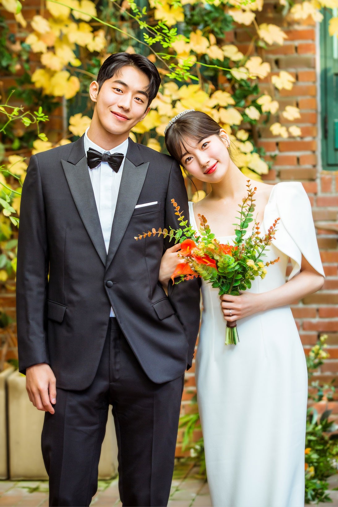 Hé lộ về những bộ cánh xa xỉ trong tiệc cưới của Suzy tại Start Up: Toàn những thiết kế đỉnh với giá ngất ngưởng - Ảnh 2. Hé lộ về những bộ cánh xa xỉ trong tiệc cưới của Suzy tại Start Up: Toàn những thiết kế đỉnh với giá ngất ngưởng - Ảnh 2.