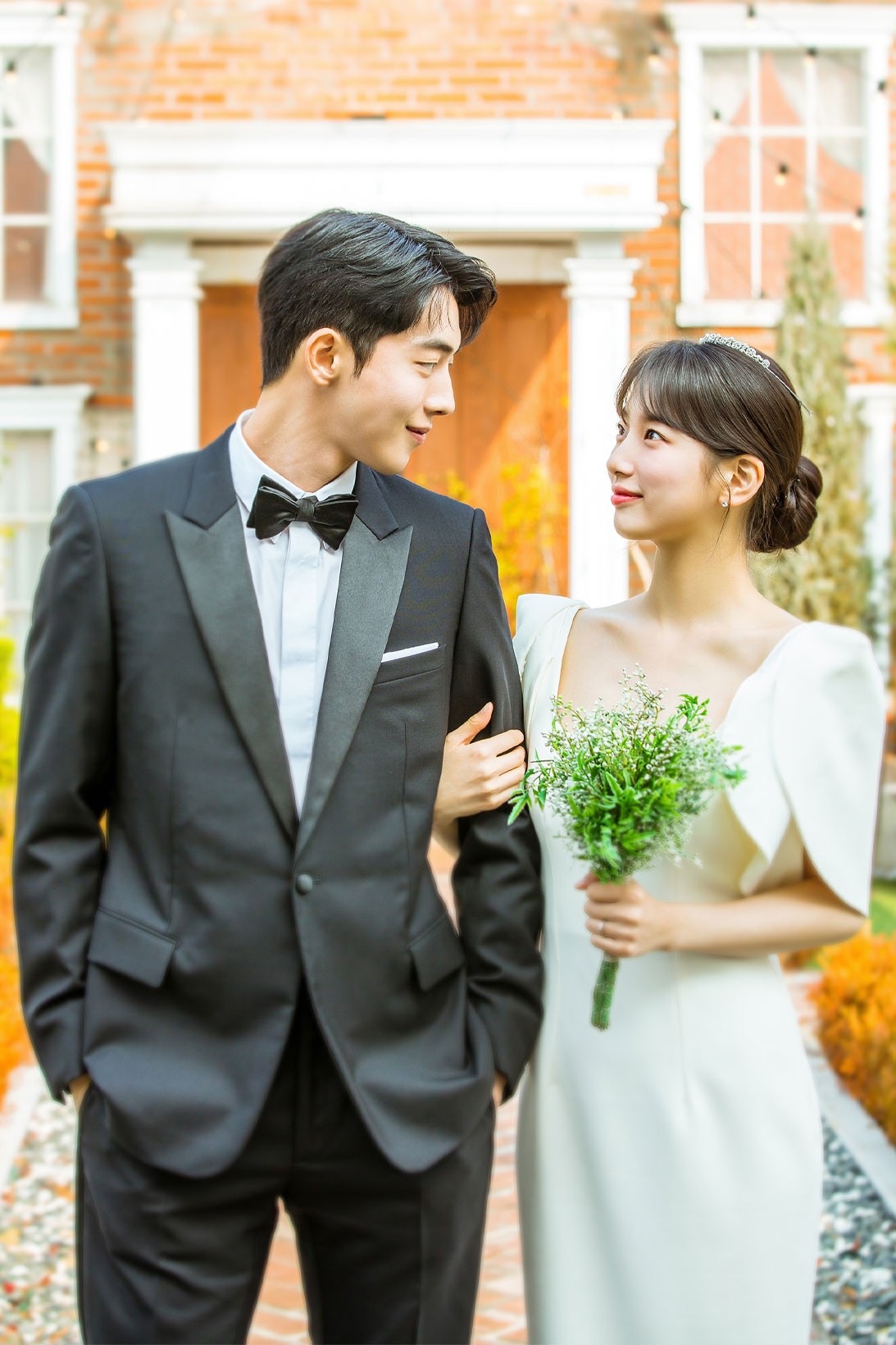 Hé lộ về những bộ cánh xa xỉ trong tiệc cưới của Suzy tại Start Up: Toàn những thiết kế đỉnh với giá ngất ngưởng - Ảnh 3. Hé lộ về những bộ cánh xa xỉ trong tiệc cưới của Suzy tại Start Up: Toàn những thiết kế đỉnh với giá ngất ngưởng - Ảnh 3.