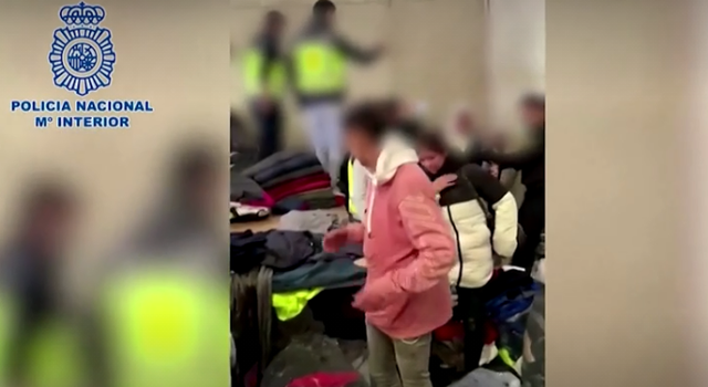 Tây Ban Nha: Bắt giữ 3 đối tượng trong vụ hàng chục người di cư bị nhốt trong công xưởng - Ảnh 2.